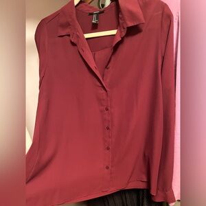 Size M
Burgundy shirt
